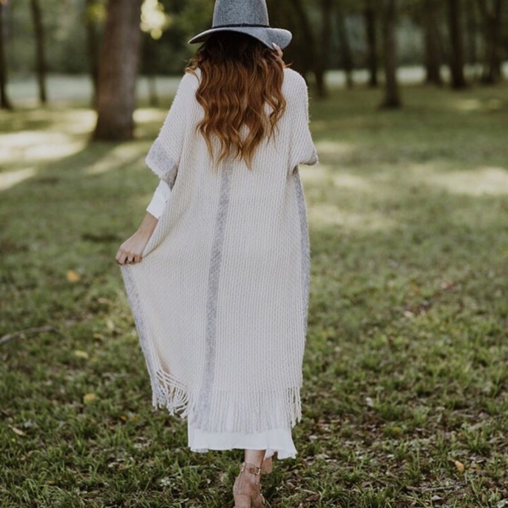 Sleeveless knit poncho